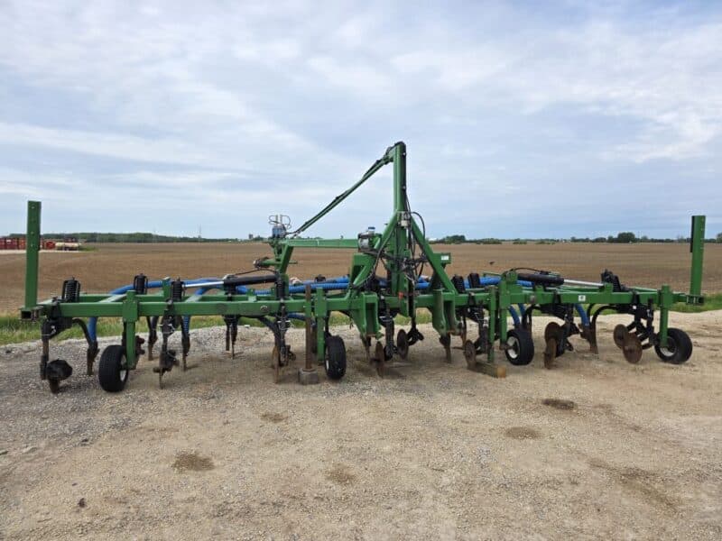 28′ Dietrich Series 70 Toolbar on 24″ Spacings w. 6″ Stinger