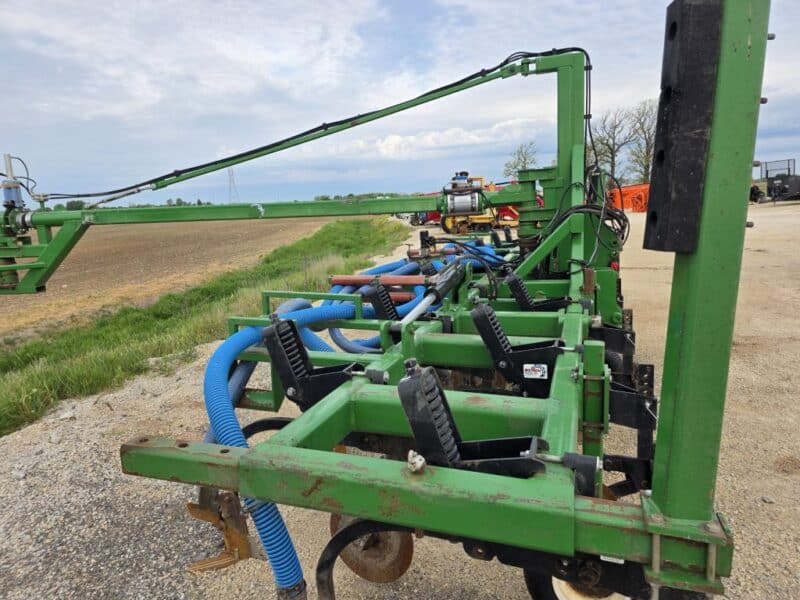 28′ Dietrich Series 70 Toolbar on 24″ Spacings w. 6″ Stinger