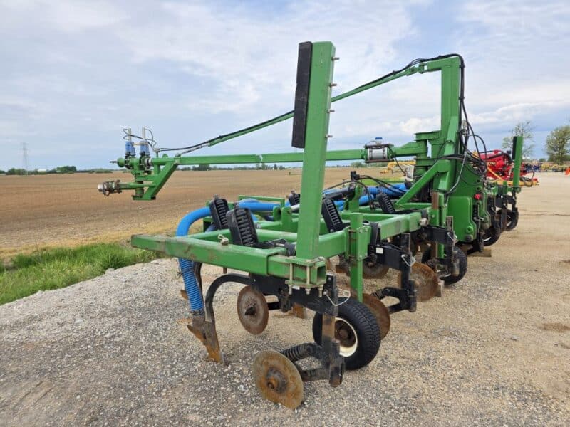 28′ Dietrich Series 70 Toolbar on 24″ Spacings w. 6″ Stinger