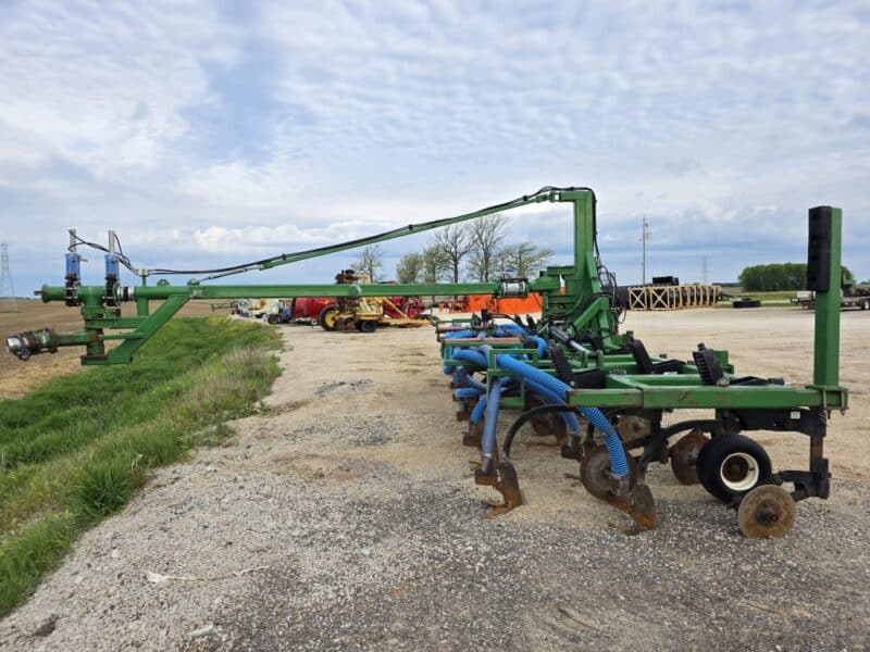 28′ Dietrich Series 70 Toolbar on 24″ Spacings w. 6″ Stinger