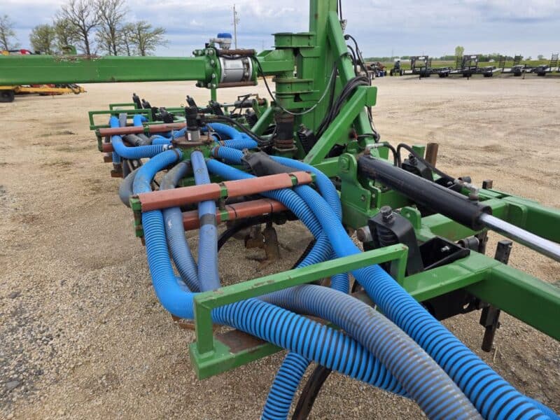 28′ Dietrich Series 70 Toolbar on 24″ Spacings w. 6″ Stinger