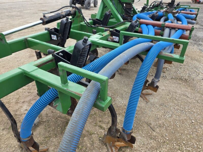 28′ Dietrich Series 70 Toolbar on 24″ Spacings w. 6″ Stinger