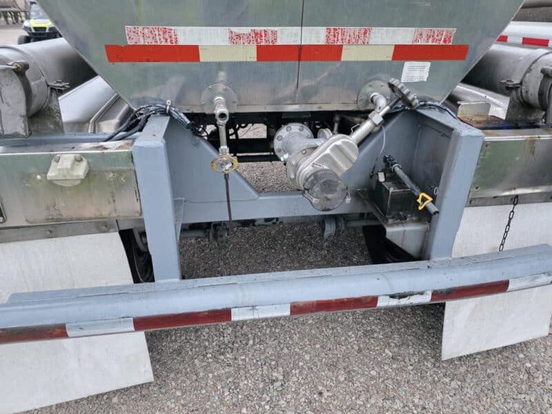 U-4812 1994 Krohnert 6000 Gallon Stainless Steel Semi Tanker