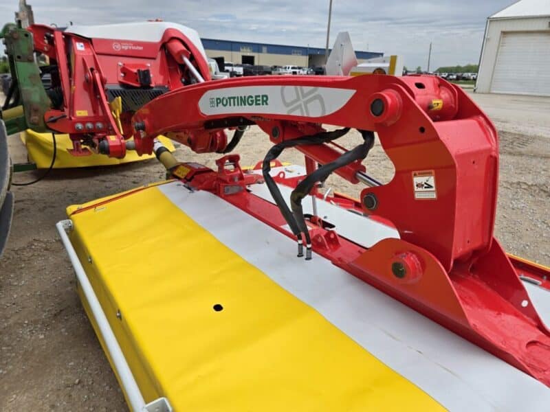 Pottinger Novacat V10000 RC Triple Mower with 351 Alpha Motion Front Mower