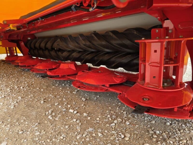 Pottinger Novacat V10000 RC Triple Mower with 351 Alpha Motion Front Mower