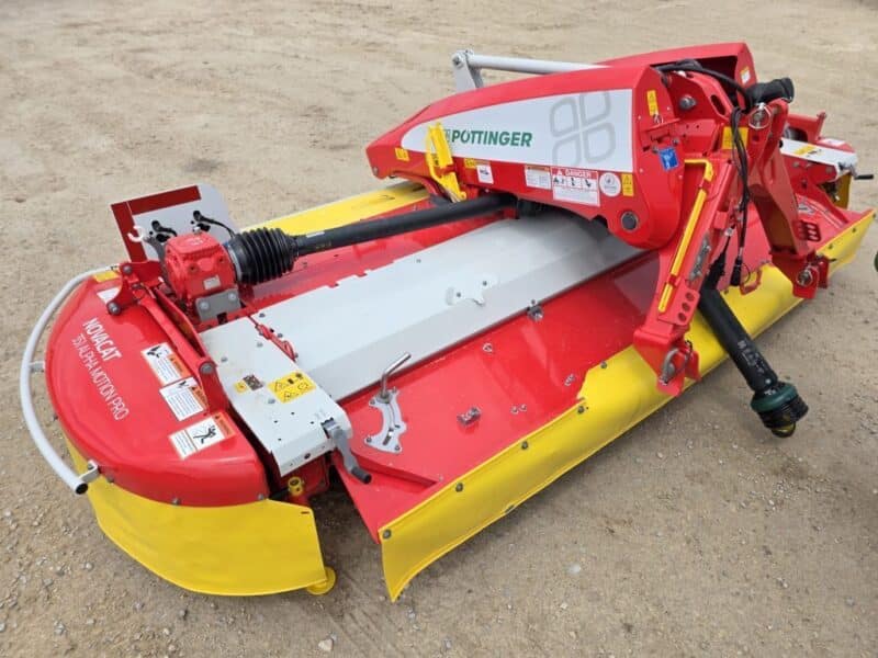 Pottinger Novacat V10000 RC Triple Mower with 351 Alpha Motion Front Mower