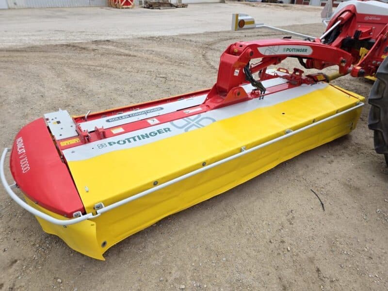 Pottinger Novacat V10000 RC Triple Mower with 351 Alpha Motion Front Mower