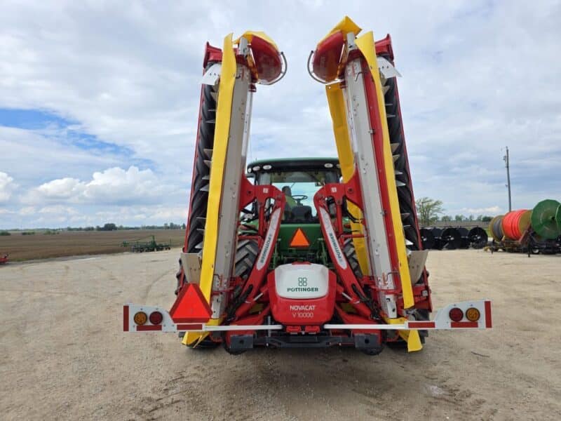 Pottinger Novacat V10000 RC Triple Mower with 351 Alpha Motion Front Mower