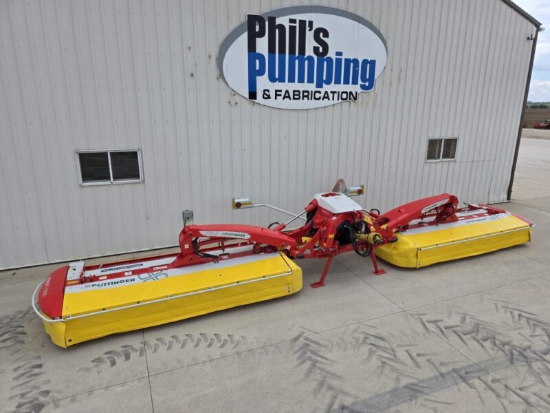 Pottinger Novacat V10000 RC Triple Mower with 351 Alpha Motion Front Mower