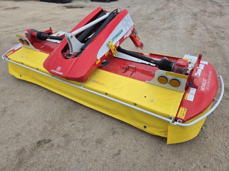 Pottinger Novacat V10000 RC Triple Mower with 351 Alpha Motion Front Mower