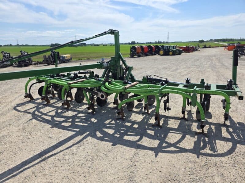 28′ Dietrich Series 70 Toolbar on 24″ Spacings w. 6″ Stinger