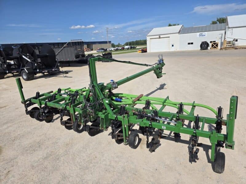 28′ Dietrich Series 70 Toolbar on 24″ Spacings w. 6″ Stinger