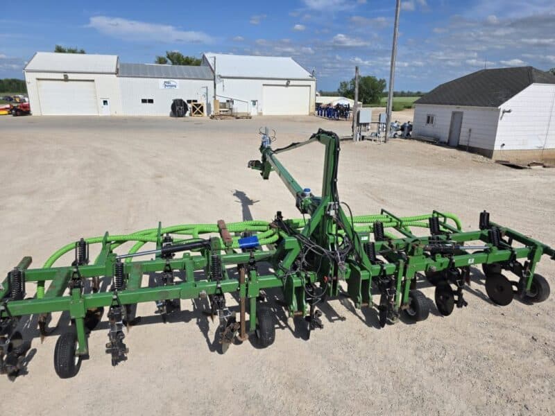 28′ Dietrich Series 70 Toolbar on 24″ Spacings w. 6″ Stinger