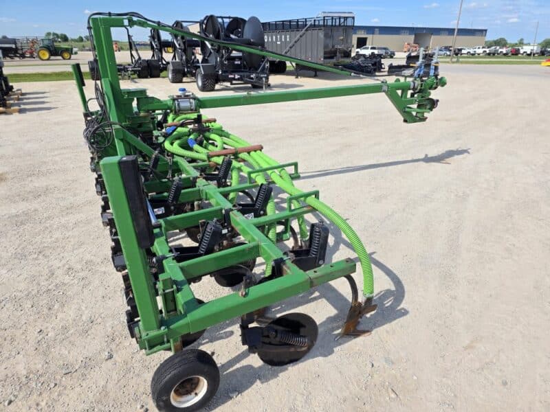 28′ Dietrich Series 70 Toolbar on 24″ Spacings w. 6″ Stinger