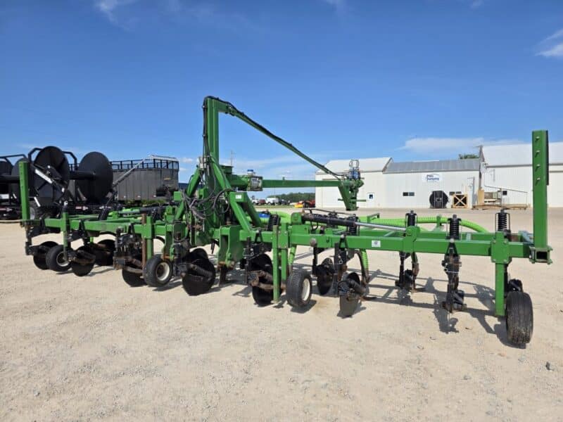 28′ Dietrich Series 70 Toolbar on 24″ Spacings w. 6″ Stinger