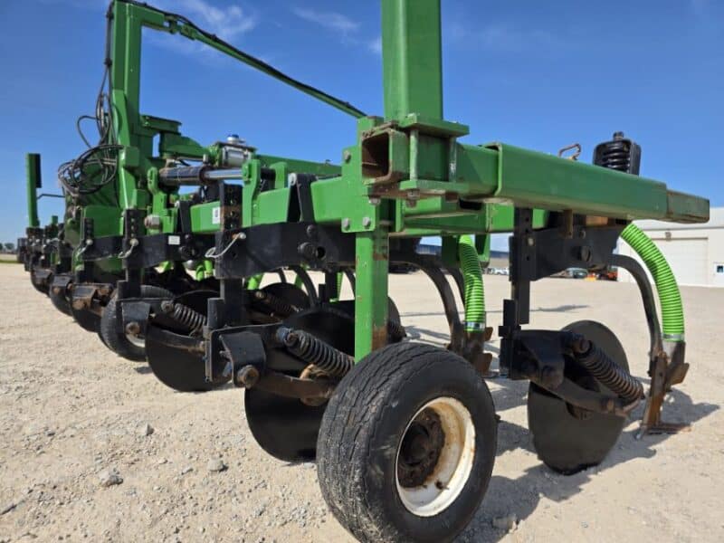 28′ Dietrich Series 70 Toolbar on 24″ Spacings w. 6″ Stinger