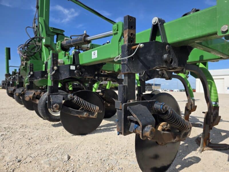 28′ Dietrich Series 70 Toolbar on 24″ Spacings w. 6″ Stinger