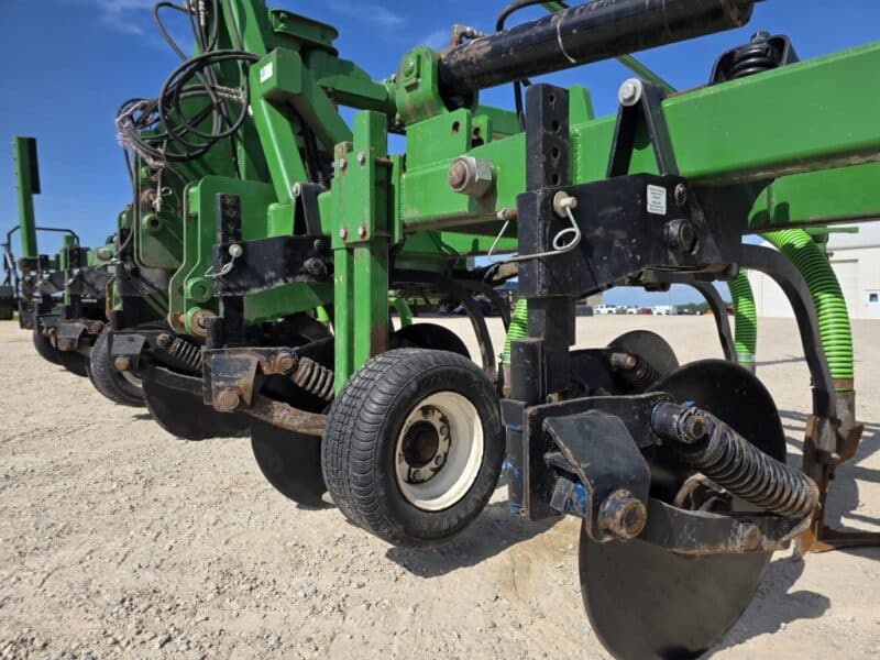 28′ Dietrich Series 70 Toolbar on 24″ Spacings w. 6″ Stinger