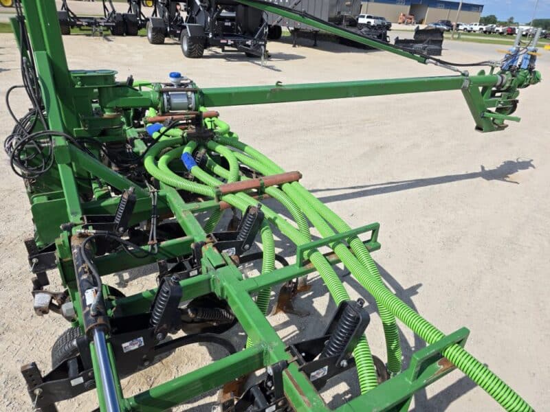 28′ Dietrich Series 70 Toolbar on 24″ Spacings w. 6″ Stinger