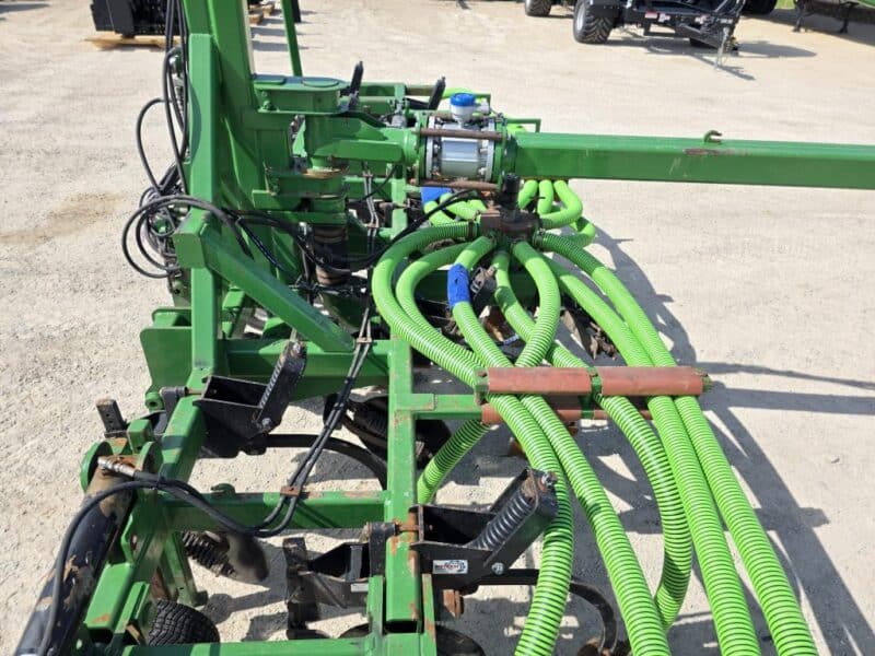 28′ Dietrich Series 70 Toolbar on 24″ Spacings w. 6″ Stinger