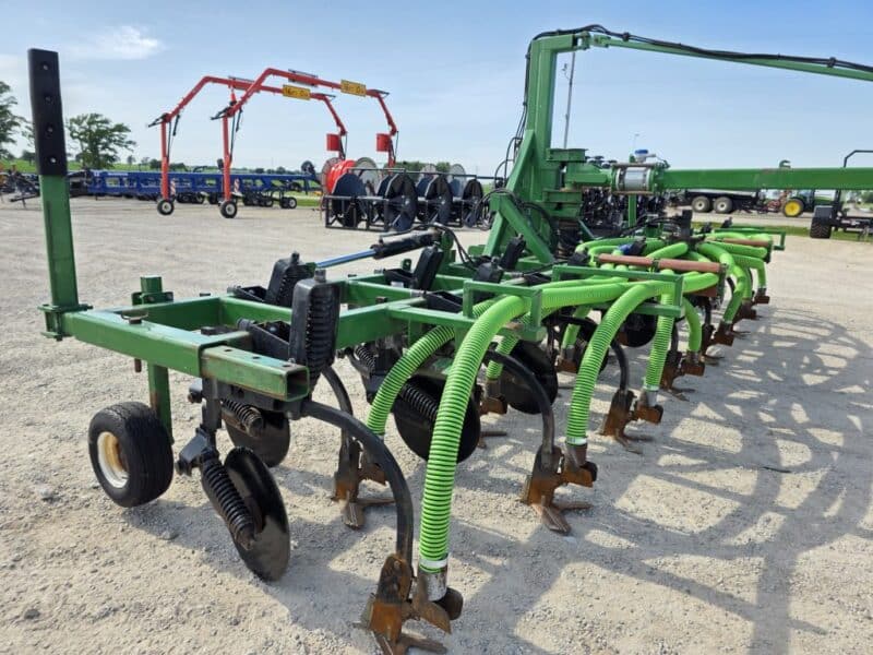 28′ Dietrich Series 70 Toolbar on 24″ Spacings w. 6″ Stinger