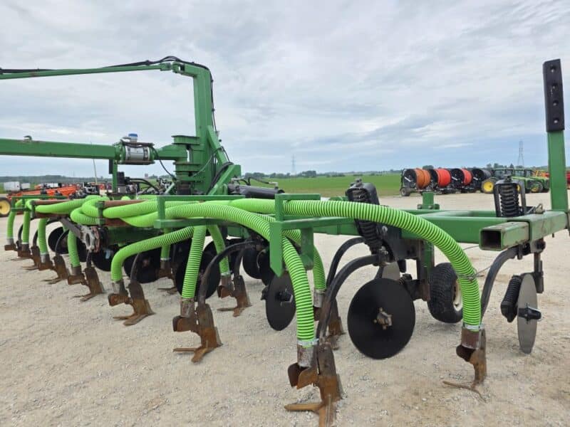 28′ Dietrich Series 70 Toolbar on 24″ Spacings w. 6″ Stinger
