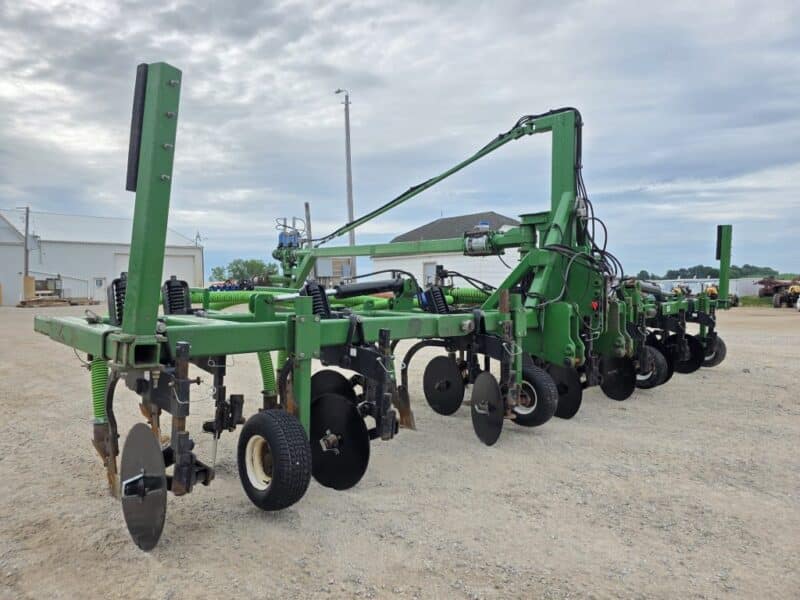 28′ Dietrich Series 70 Toolbar on 24″ Spacings w. 6″ Stinger