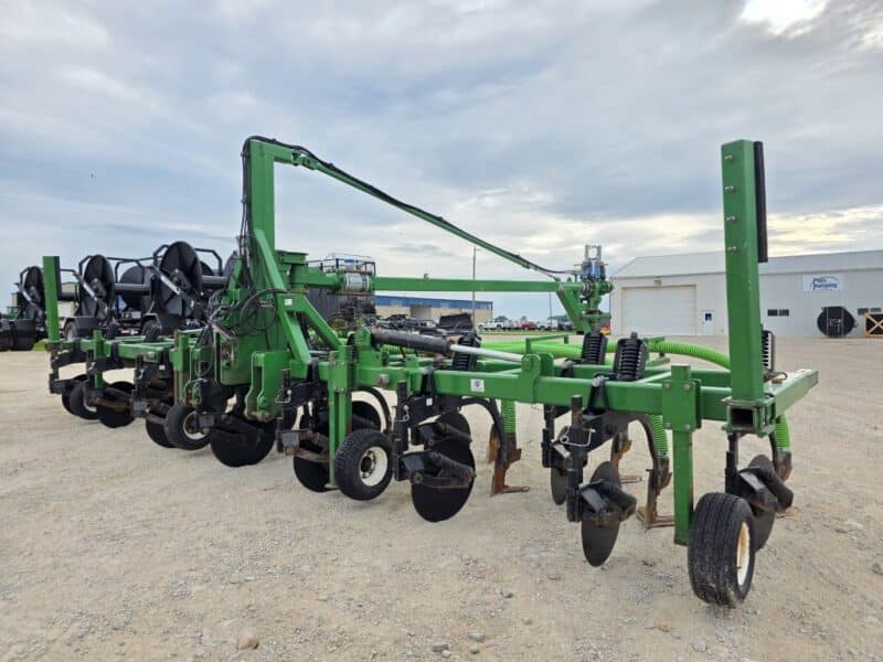 28′ Dietrich Series 70 Toolbar on 24″ Spacings w. 6″ Stinger