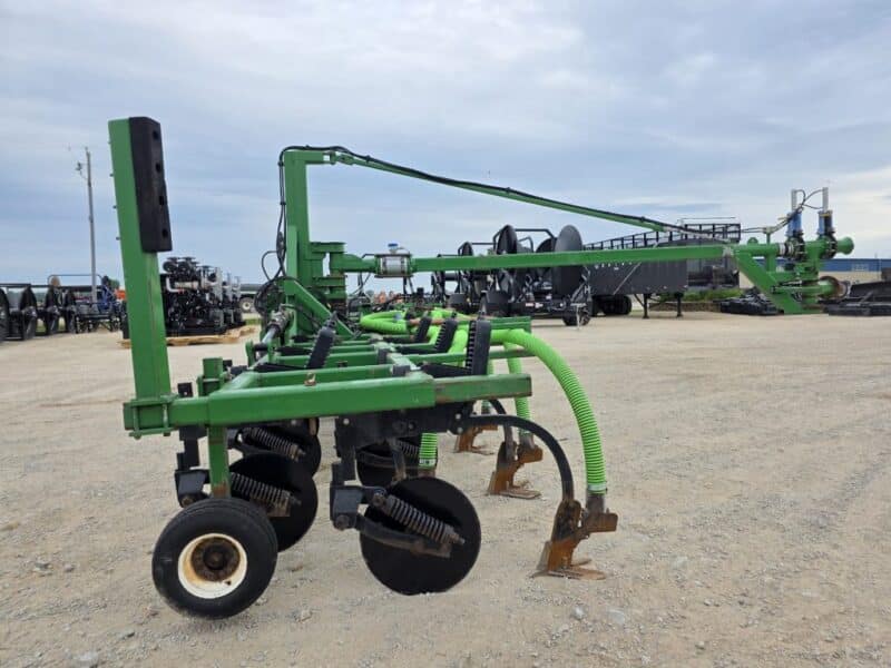 28′ Dietrich Series 70 Toolbar on 24″ Spacings w. 6″ Stinger