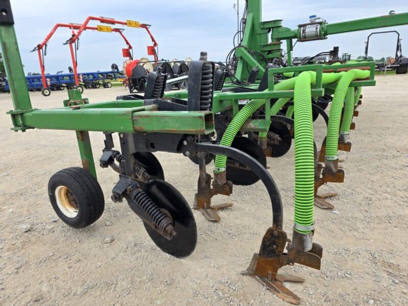 28′ Dietrich Series 70 Toolbar on 24″ Spacings w. 6″ Stinger