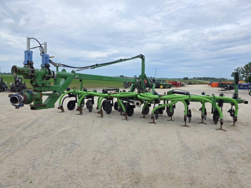 28′ Dietrich Series 70 Toolbar on 24″ Spacings w. 6″ Stinger