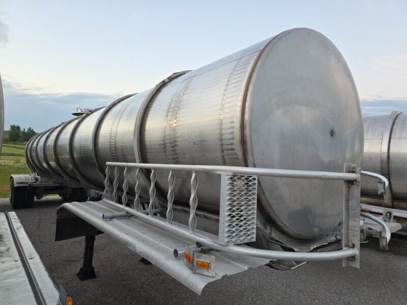 U-4818 2003 West Mark 6700 Gallon Stainless Steel Semi Tanker