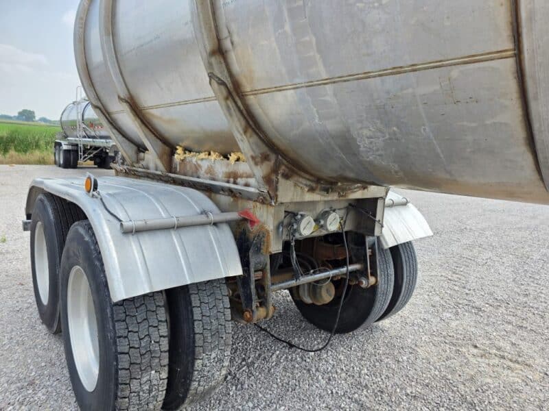 U-4815 1995 Bar-Bel 7000 Gallon Stainless Steel Semi Tanker
