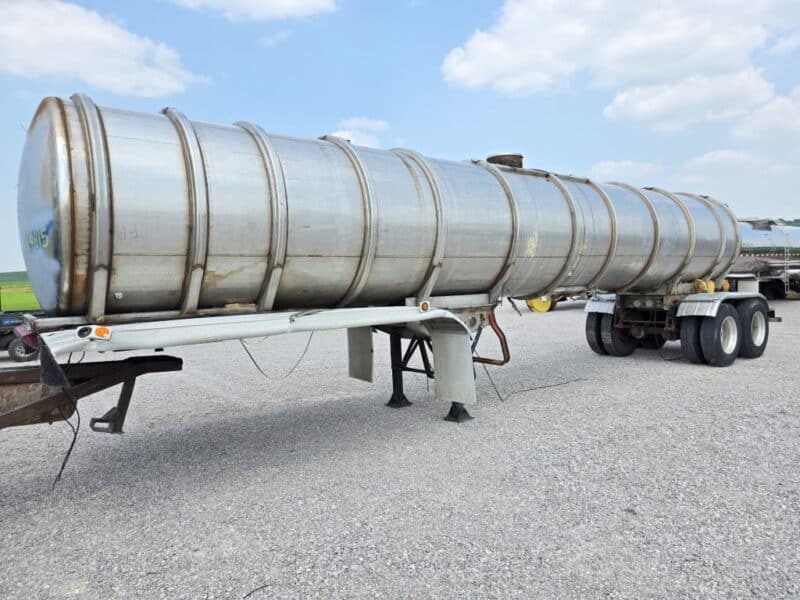 U-4815 1995 Bar-Bel 7000 Gallon Stainless Steel Semi Tanker