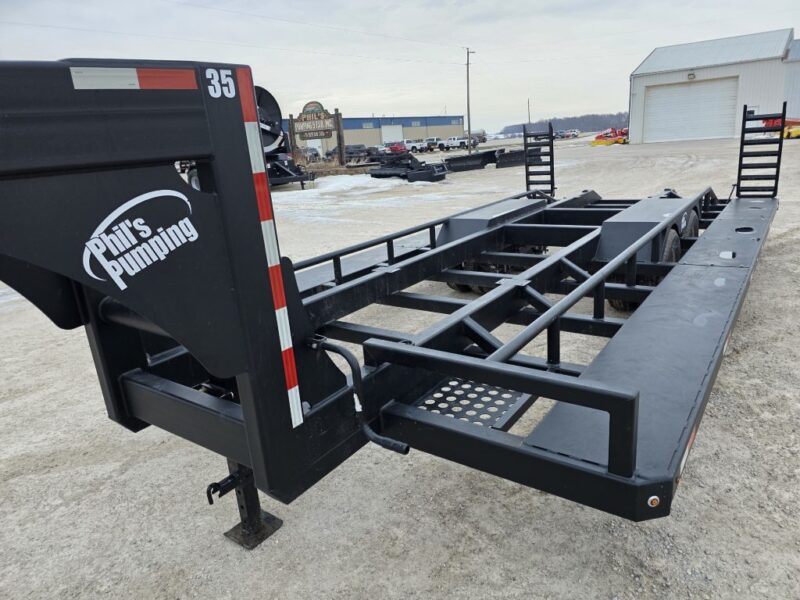 SS EXPRESS Gooseneck Manure Boat Trailer For Wolverine and Crawler Agitation Boats