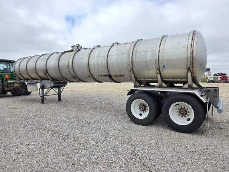 U-4812 1994 Krohnert 6000 Gallon Stainless Steel Semi Tanker