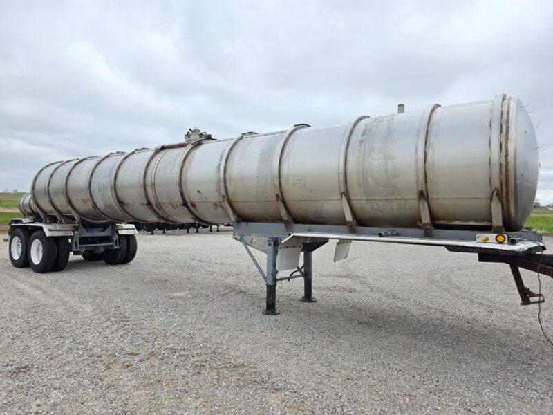 U-4812 1994 Krohnert 6000 Gallon Stainless Steel Semi Tanker