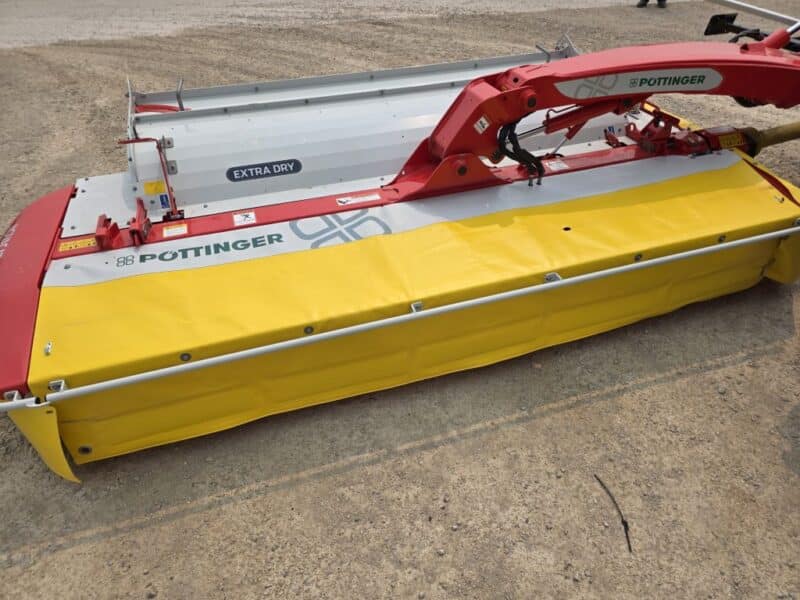Pottinger Novacat V10000 ED Triple Mower with 351 Alpha Motion Front Mower