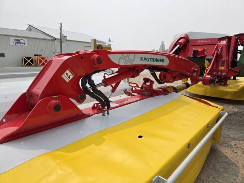 Pottinger Novacat V10000 ED Triple Mower with 351 Alpha Motion Front Mower