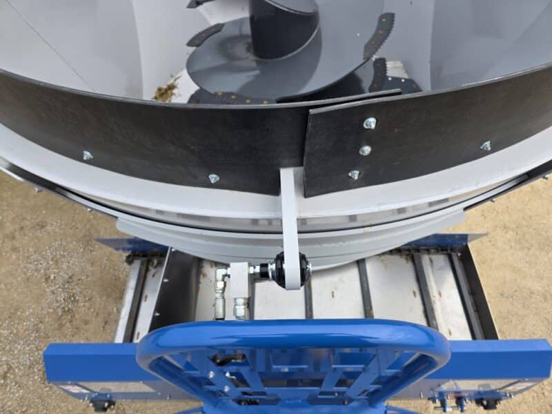 9540 Penta Trailer Mixer w. Cyclone Augers