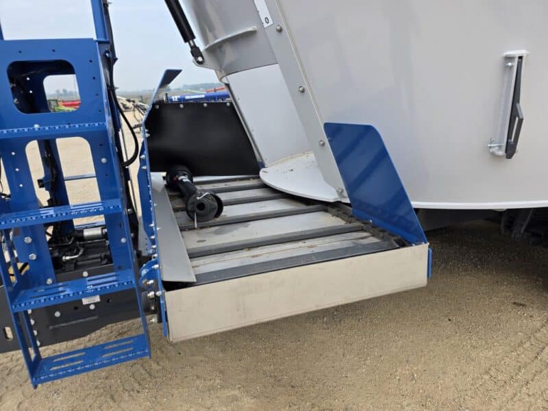 9540 Penta Trailer Mixer w. Cyclone Augers