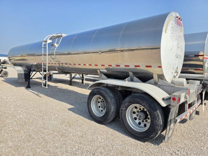 U-4819 2006 West Mark 6400 Gallon Stainless Steel Semi Tanker