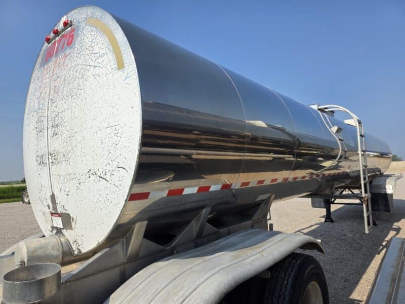 U-4819 2006 West Mark 6400 Gallon Stainless Steel Semi Tanker