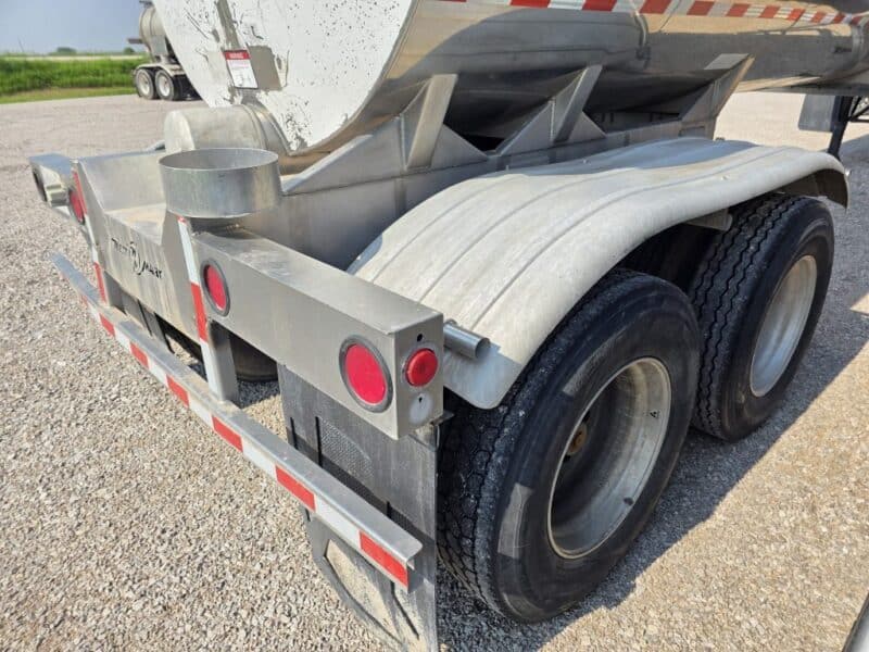 U-4819 2006 West Mark 6400 Gallon Stainless Steel Semi Tanker