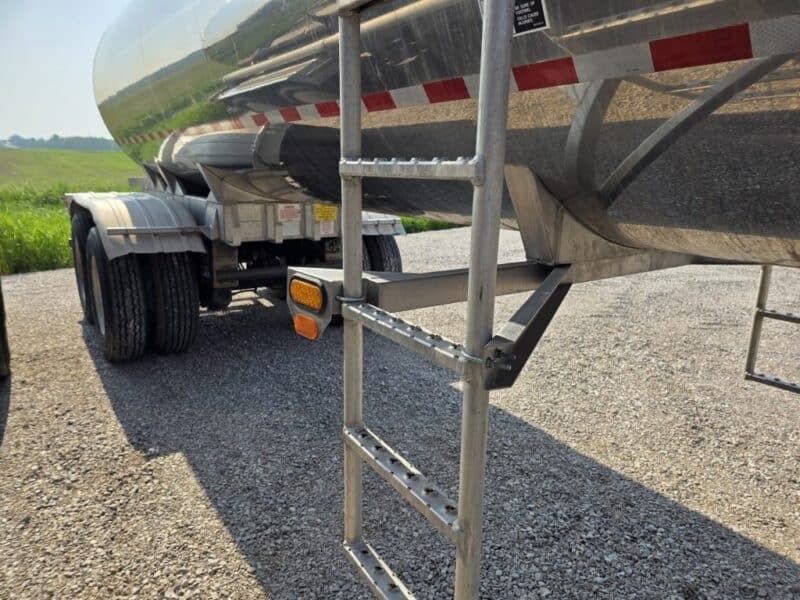 U-4819 2006 West Mark 6400 Gallon Stainless Steel Semi Tanker