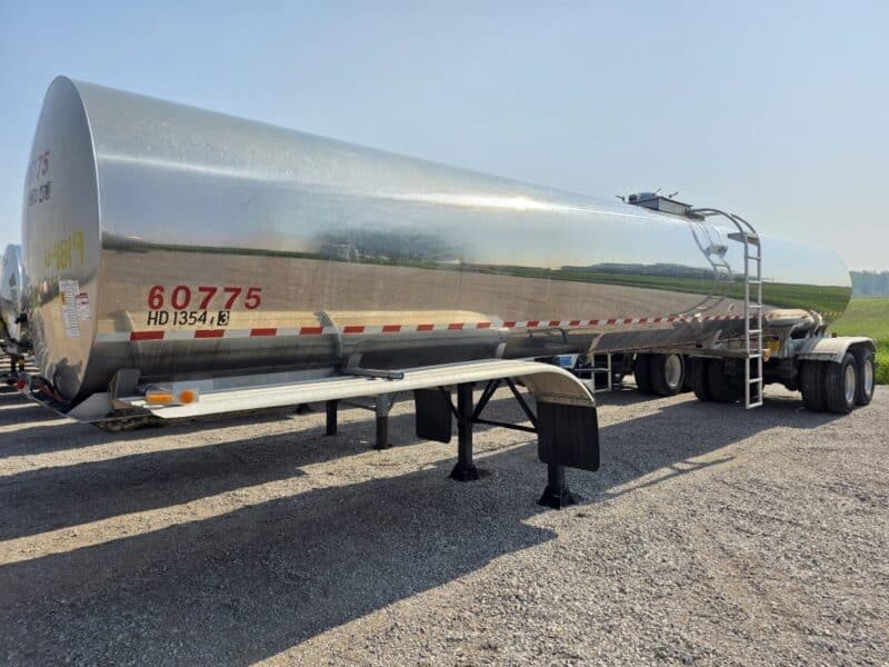 U-4819 2006 West Mark 6400 Gallon Stainless Steel Semi Tanker