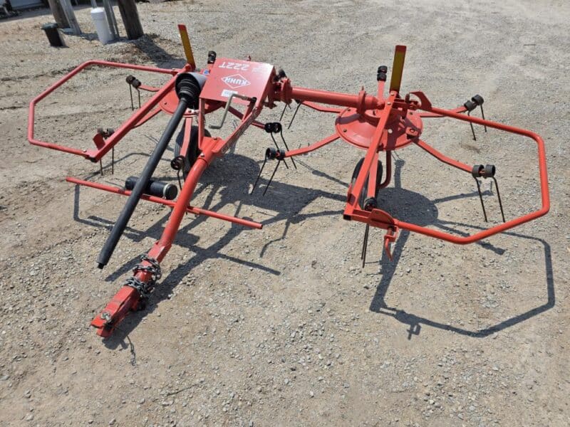 Kuhn GF222T Tedder. 8.5Ft Width. 540 RPM