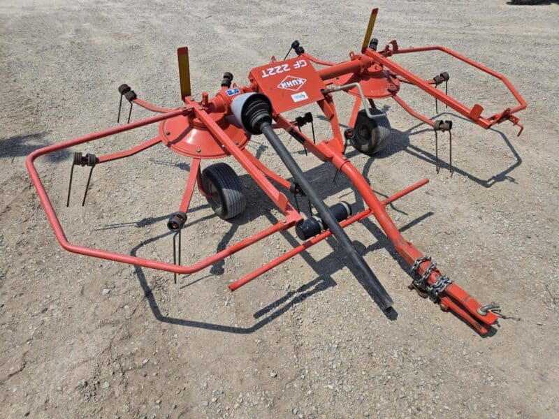 Kuhn GF222T Tedder. 8.5Ft Width. 540 RPM