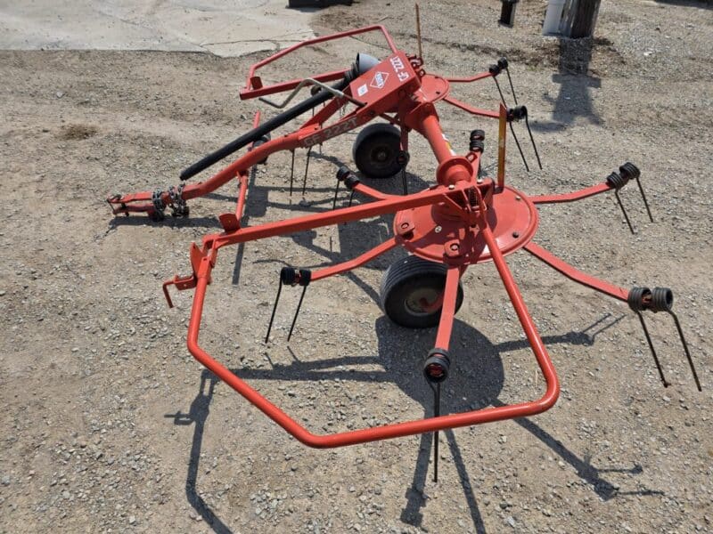 Kuhn GF222T Tedder. 8.5Ft Width. 540 RPM