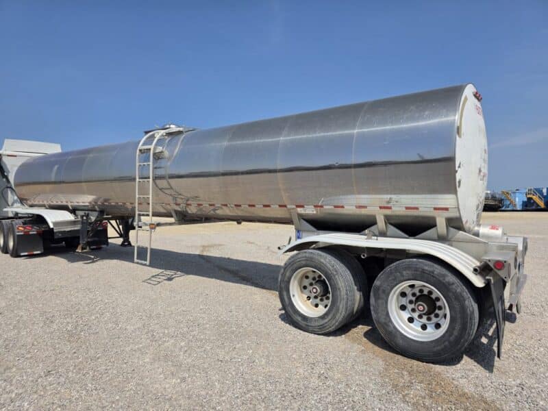 U-4819 2006 West Mark 6400 Gallon Stainless Steel Semi Tanker
